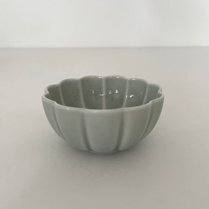 fort & field - Wholesale Decorative Plate/Dish/Bowl - 3" small ceramic pastel chrysanthemum shape Japanese dishes2