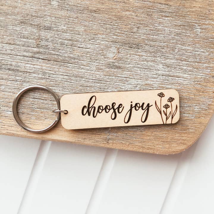 Porte-clés en bois Choose Joy pour la vente par Knotty Design Co.
