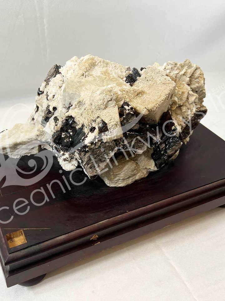 (PC)ESPÉCIME - ALBITE COM MICA VERDE & TURMALINA PRETA por atacado de Oceanic Linkways Inc