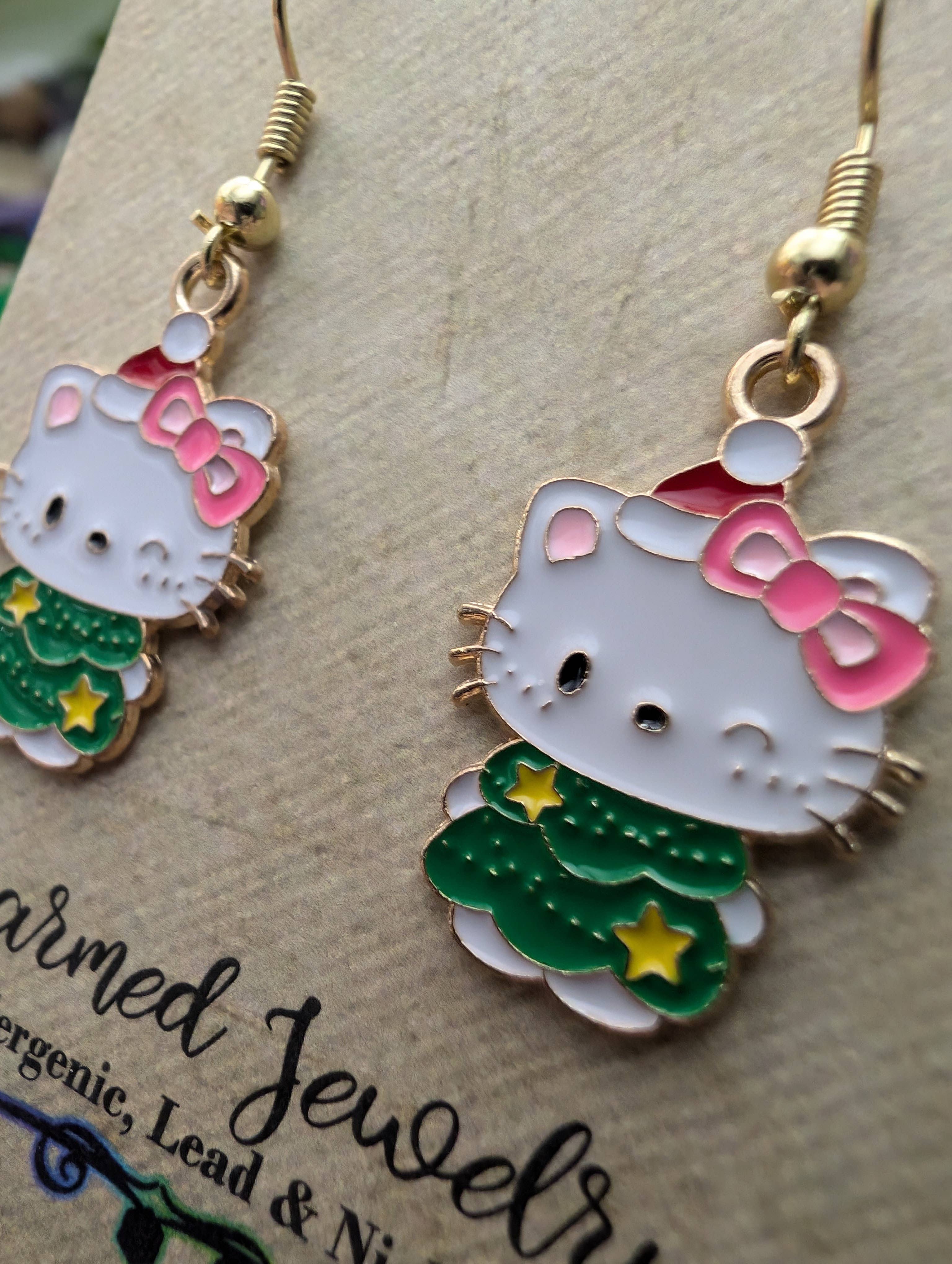 Con-Quest Crafts - Vente Boucles d'oreilles pendantes - Boucles d'oreilles et collier Noël inspirés de Hello Kitty & ses amis11