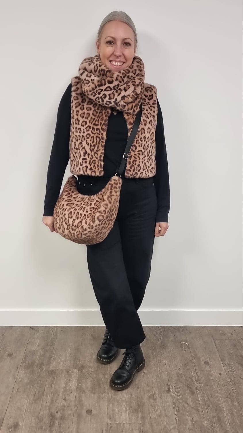 LEO SIMONE SLOUCH BAG IN LEOPARD for wholesale on Faire2