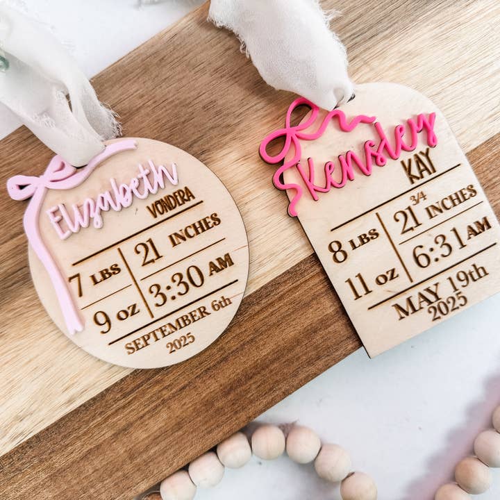 Adorno Personalizado de Estadísticas de Nacimiento • Estadísticas de Bebé Personalizadas • Recuerdo de Madera y Acrílico • Forma Redonda o de Arco • Con o Sin Lazo para venta al por mayor de Lumber Revolution