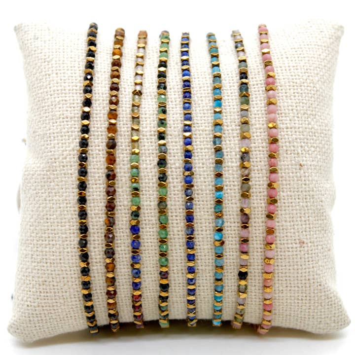 Bracelet ajustable en or avec petite pierre facettée - B4-031 pour la vente par LIZOU