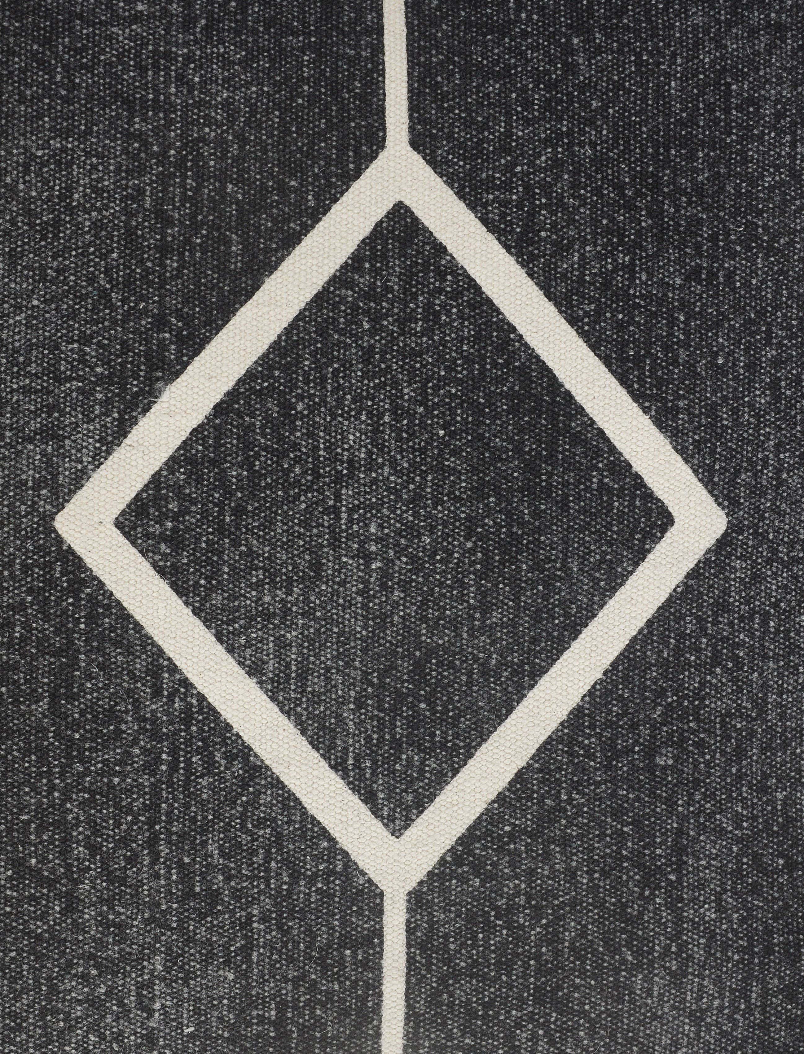 LR Home - Wholesale Throw/Decorative Pillow - Flat-Woven Black & White Decorative Throw Pillow3