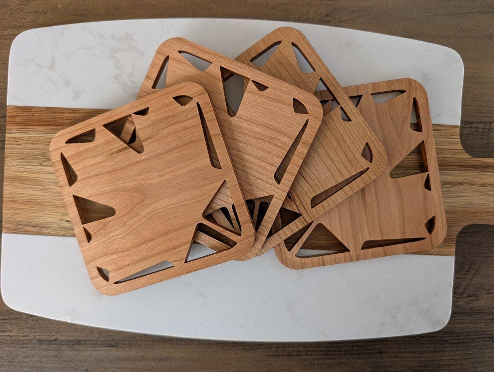 Foxwood Gifts Canada – Base de copos por atacado – Conjunto de 4 bases para copos em forma de folha de bordo simples, feitas à mão no Canadá.2