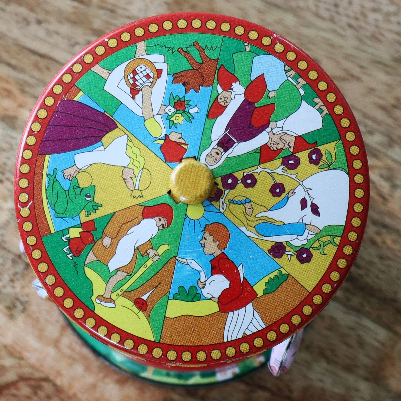 Tribal Trade GmbH – wholesale Classic toy – Kids – Pigs and dogs carousel toy8