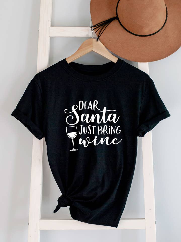T-shirt à col rond Dear Santa Just Bring WINE, Christmas, UNISEXE pour la vente par Top Avenue