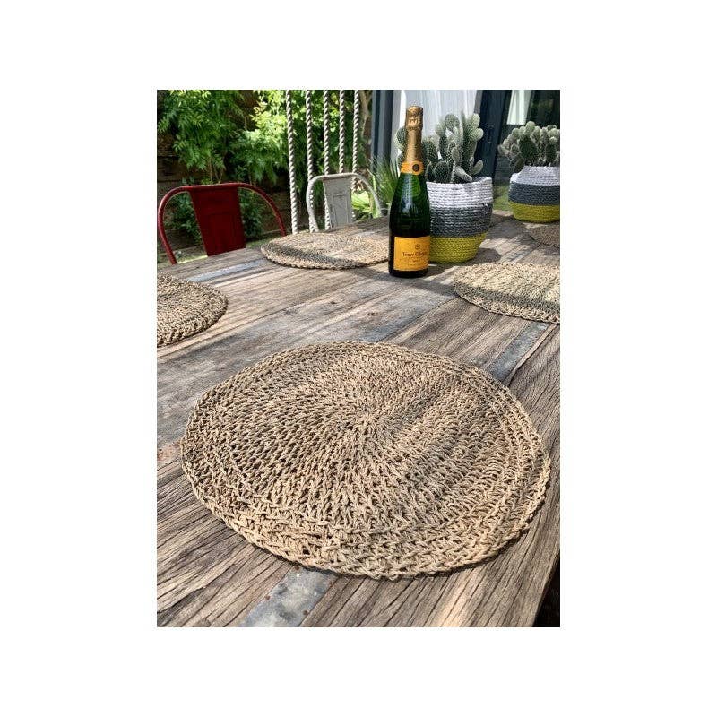 Paloma Black (Casa Natura Design, S.L.) - Vendita all'ingrosso Tovagliette - Sottopiatto Rotondo in Giacinto d'Acqua Naturale Intrecciato a Mano