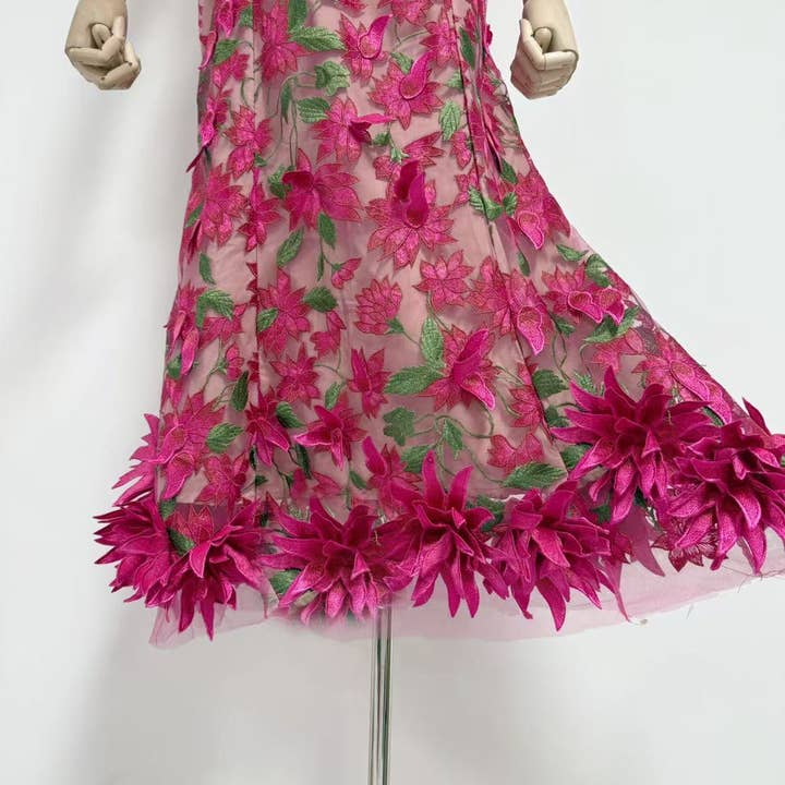 Productseeker - Vente Robe – femme - Robe d'été élégante en maille avec broderie 3D et bustier tube15