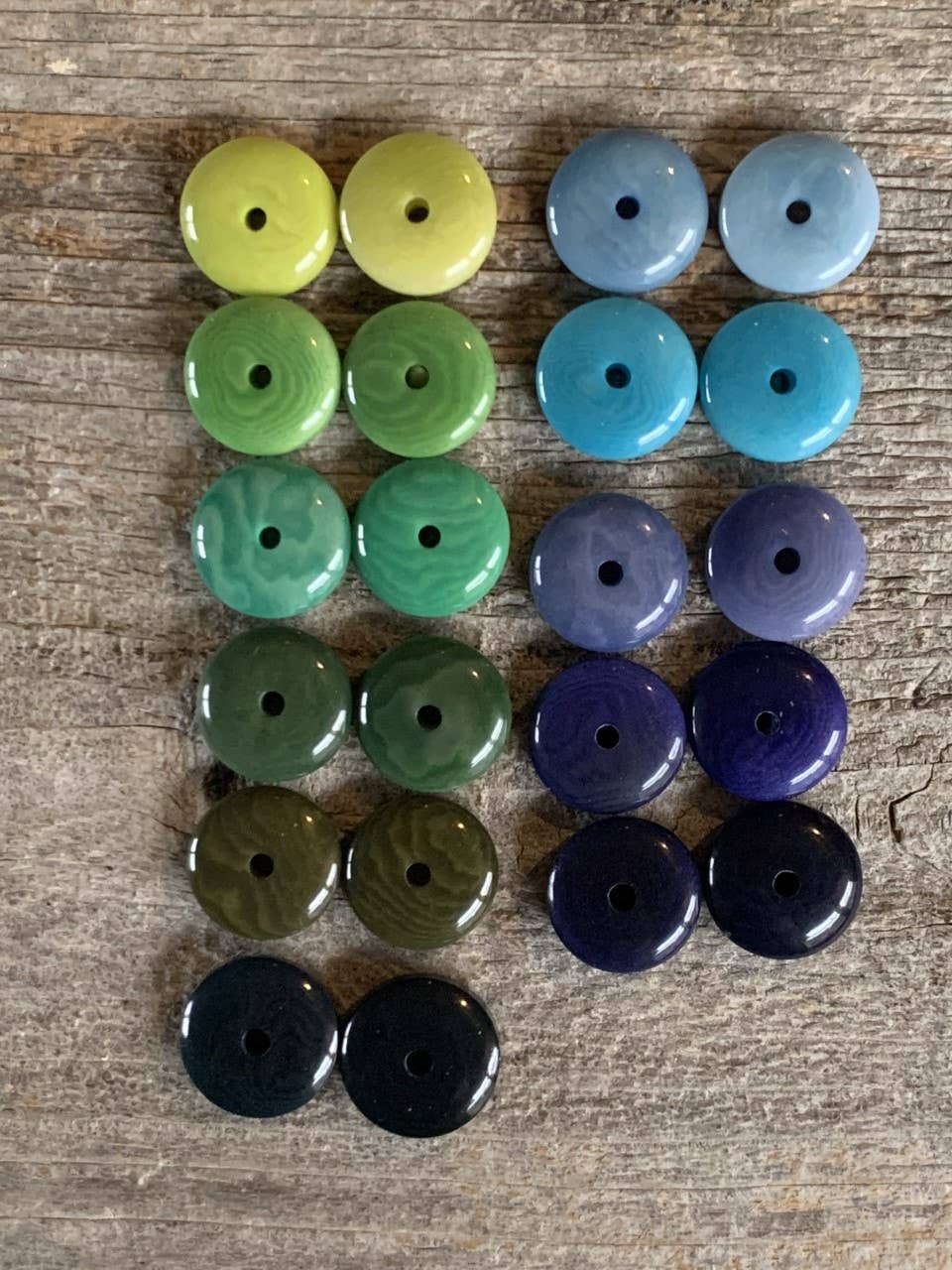 Veronica Riley Martens - Wholesale Hangende/ronde oorbellen - Kleine Dangle oorbellen1