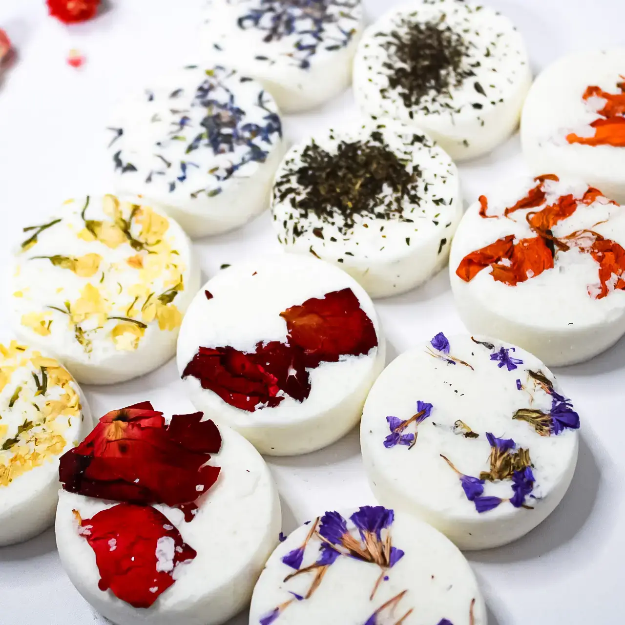 Subtle & Wild – Großhandel Duschbomben – Herren – 12 verschiedene Duschtabs | Große Duschtabletten für Spa-Erlebnis | Badekugeln1