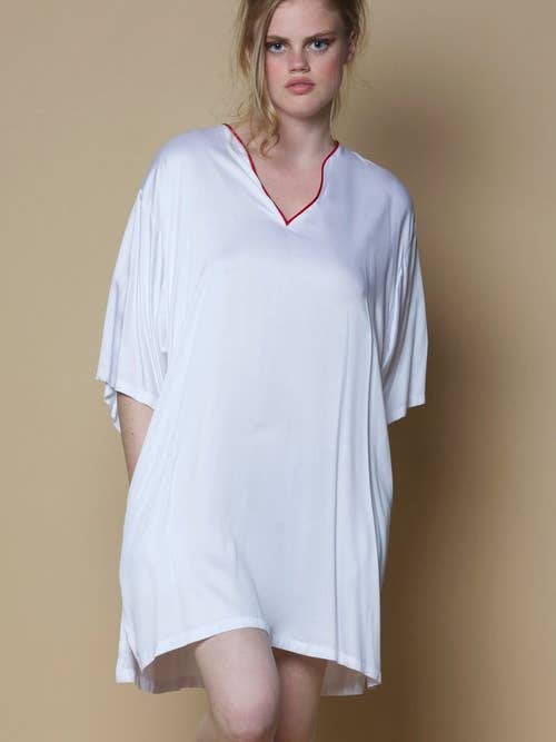 Caftano corto in seta vegana per la vendita all'ingrosso da parte di KOKORO ORGANICS LTD