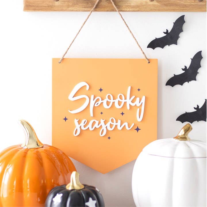 Cartello da appendere arancione Spooky Season pastello per Halloween per la vendita all'ingrosso da parte di Something Different Wholesale
