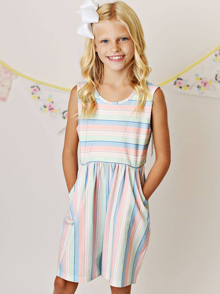 MAGLIONE TASCABILE PRIMAVERILE DA BAMBINA per la vendita all'ingrosso da parte di Serendipity Clothing Co