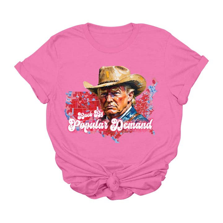 Trump Terug Op Populair Verzoek T-Shirt | Western Rode Kaart Grafisch T-Shirt | Cowboy Trump 45 47 Shirt | Patriottische Politieke Kleding | Conservatief USA T-Shirt voor wholesale door House of Savvy