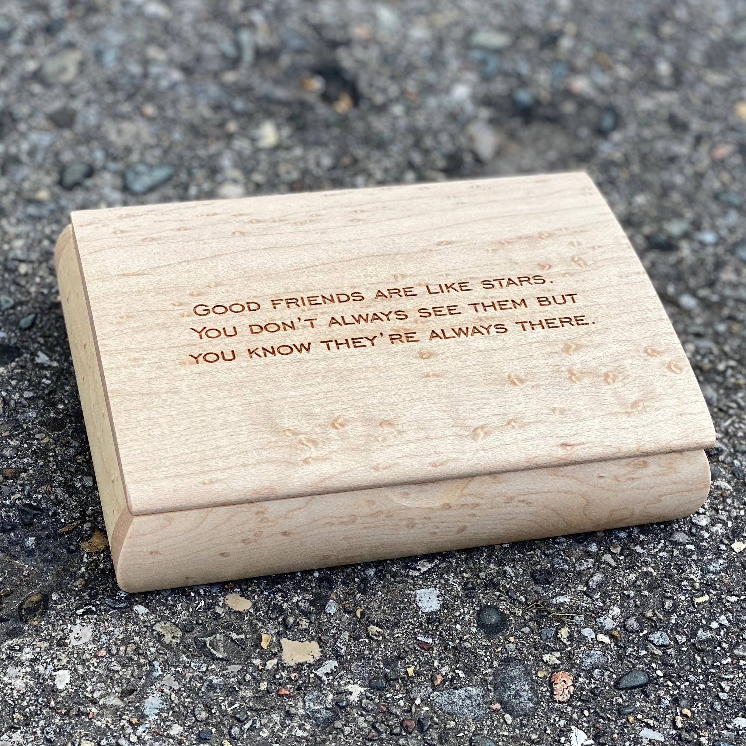 Mikutowski Woodworking - Vente Boîte/rangement à bijoux - Boîte Tranquility en bois gravée avec citations les plus vendues8