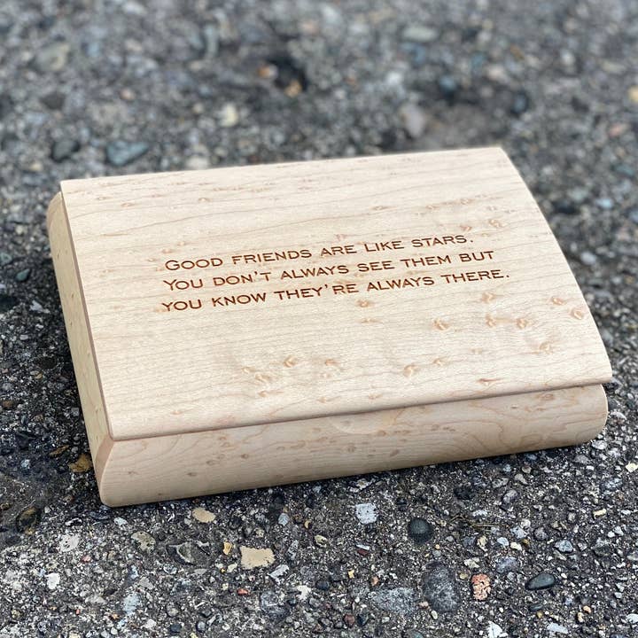 Mikutowski Woodworking - Venta al por mayor Joyero/organizador de joyas - Caja Tranquility de madera grabada con frases superventas8