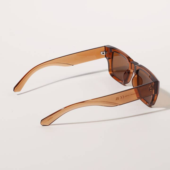 12 ASSORTEREDE FARVER Bred rektangulær form mode solbriller for engroshandel på Faire10