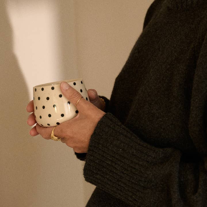 moshi moshi mind - Wholesale Coffee Mug - signature cup - ecru/black dots