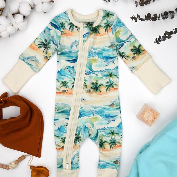 Pyjama zippé bidirectionnel pour bébé en coton biologique, Maui pour la vente par Earthy