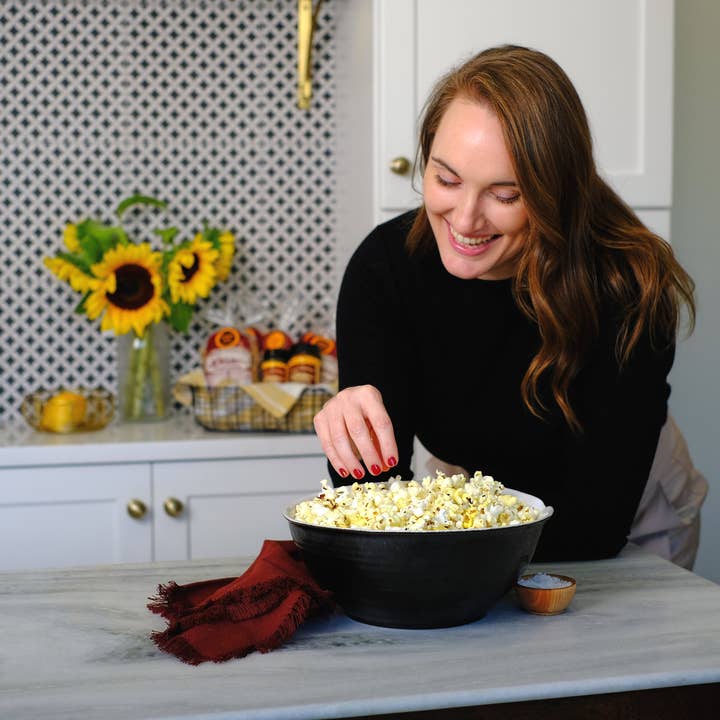 Amish Country Popcorn - Wholesale Popcorn - 1lb Bag of Medium Yellow Popcorn