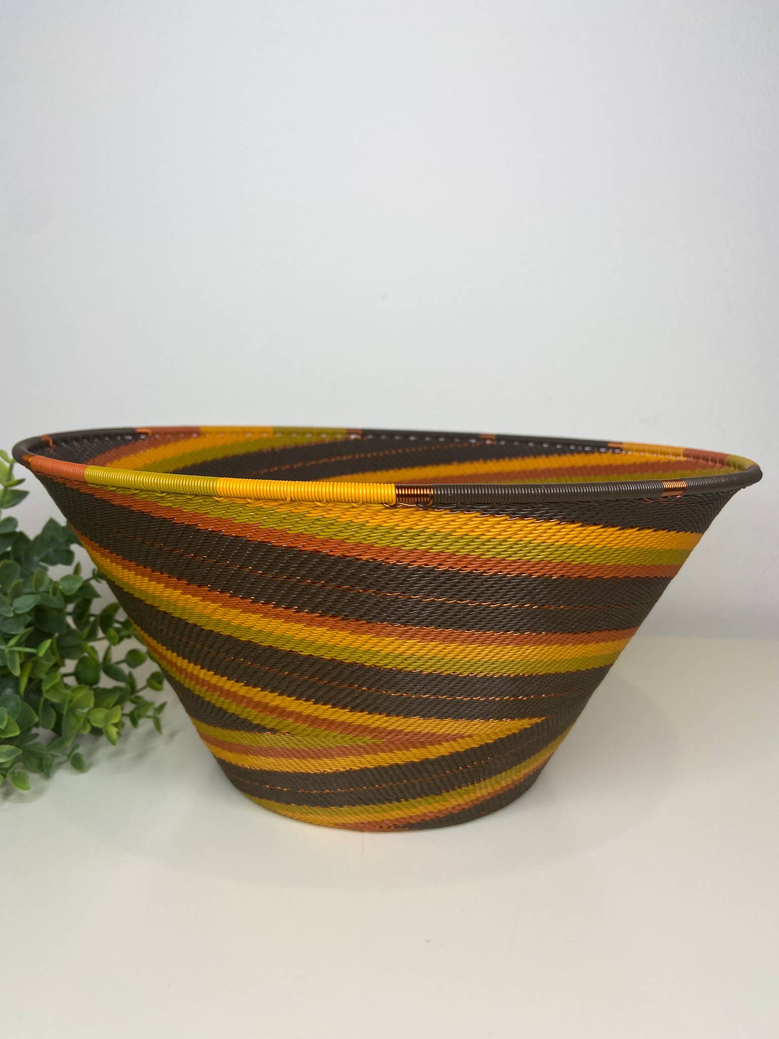 Eve & Nico Gifts & Home Decor – Großhandel Dekorative Platte/Teller/Schüssel – Großer halber Kegel - Afrikanische Erde2