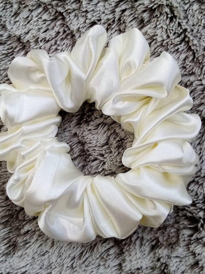 Coletero de satén blanco roto - CHLOE Standard para venta al por mayor de Esmée AccessoriesNco