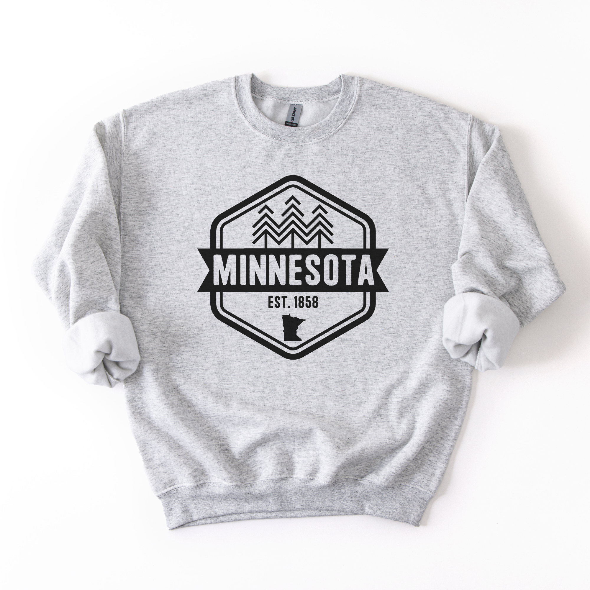 Fuzzy Loon Designs – Großhandel Sweatshirt mit Grafikdruck – Unisex – Minnesota Badge Pines Bequemer Crew-Pullover0