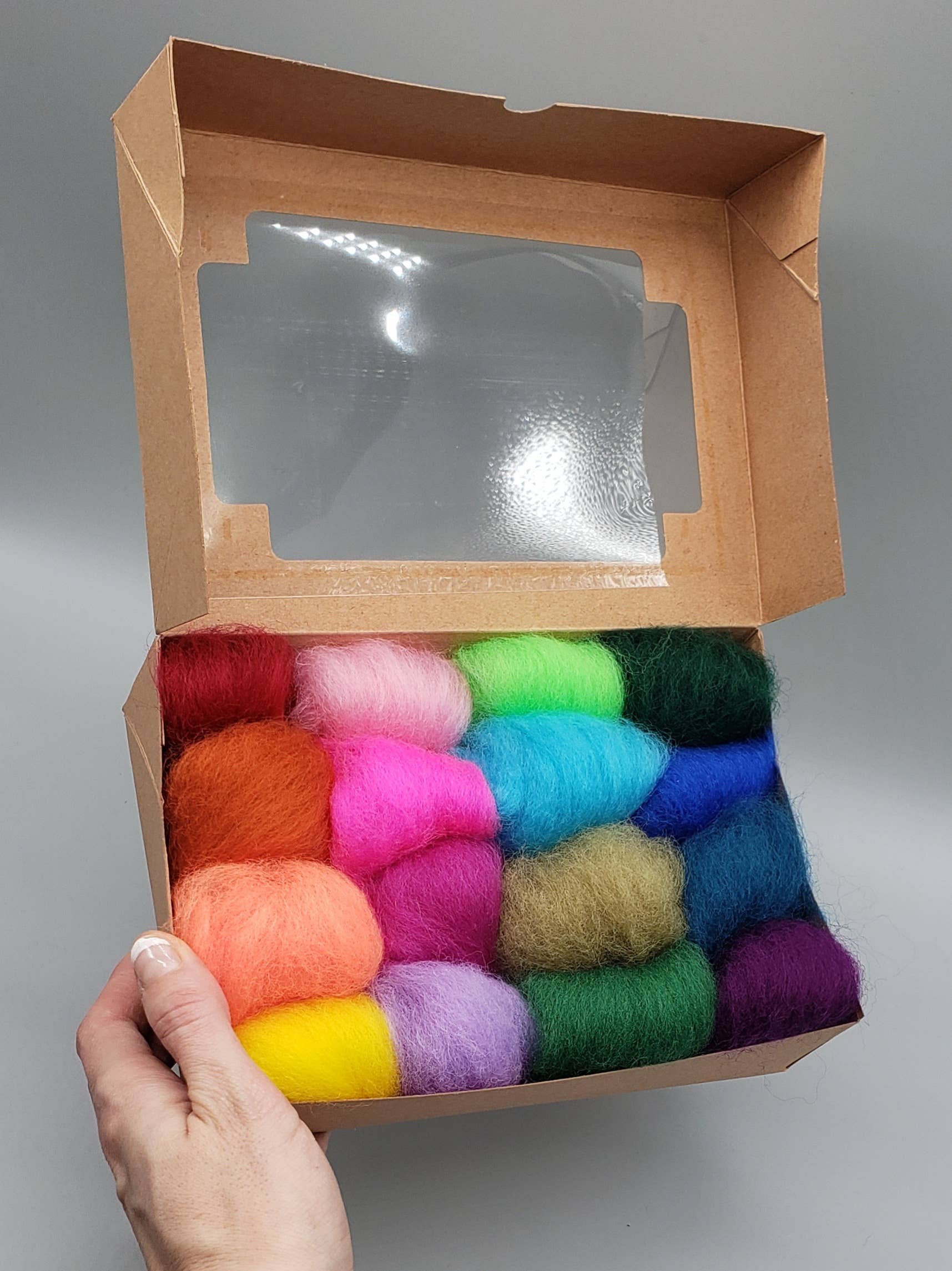 Wooliza Fiber Arts - Wholesale Craft Supplies - Large Size - Extra Wool Color Box- 16 Colors3