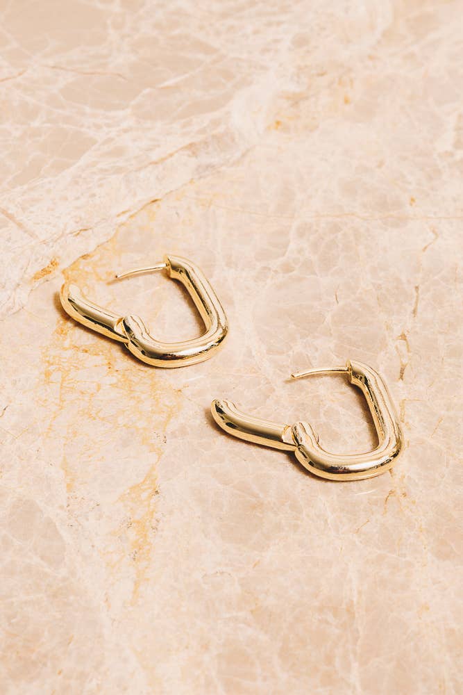 Janna Conner – Großhandel Huggie-Ohrring – Addie Gold Huggie Hoops | 18-karätige Vergoldung4