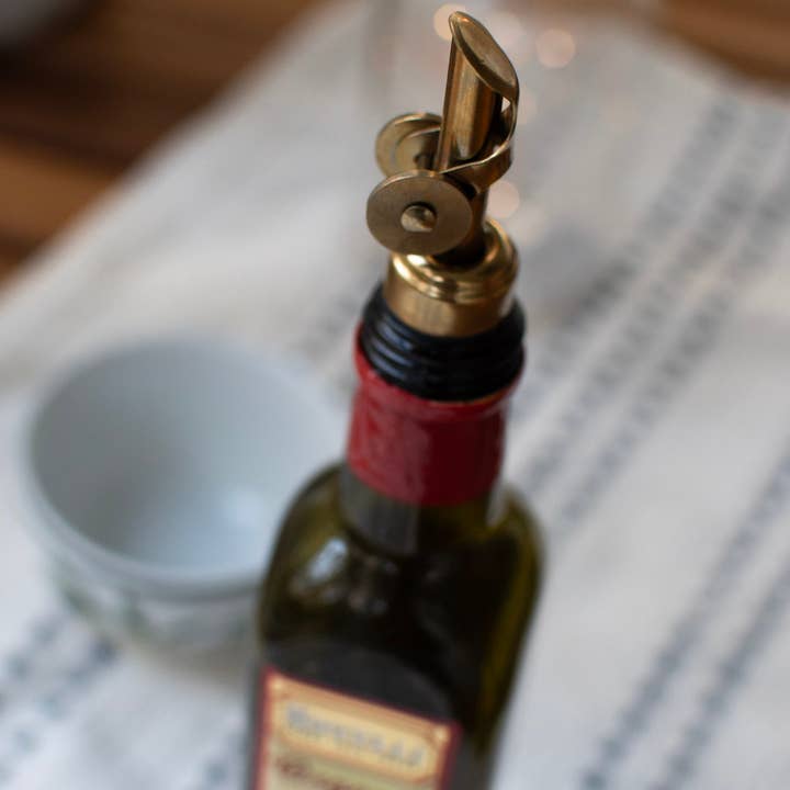 Zefiro - Wholesale Oil/Vinegar Dispenser - Self Closing Pour Spout - Gold 1