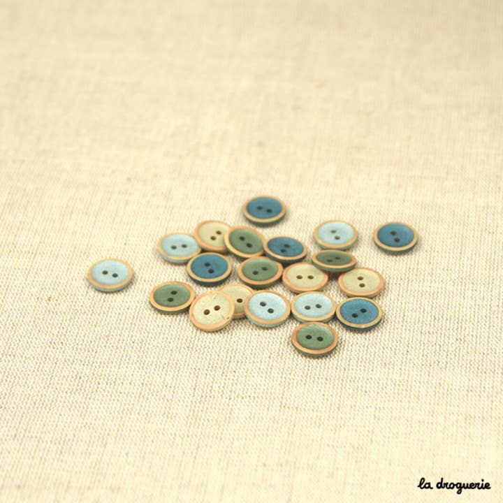 Pearl Dune Boxwood Button 15 mm for wholesale by LA DROGUERIE