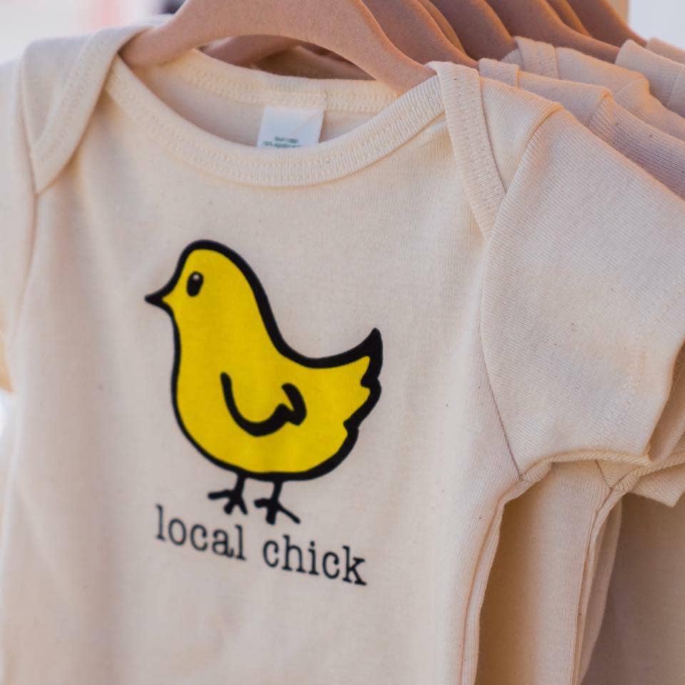 Simply Chickie® Organic Baby & Kids | USA Made • Ships USA - Vente Body (sans pieds) – bébé - Body bébé à manches courtes en coton biologique avec motif poussin | Fabriqué aux États-Unis0