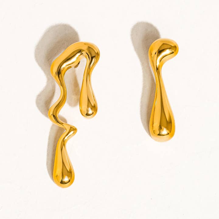 Flânerie by MAIQ - Venta al por mayor Pendientes de botón/aretes de poste - Pendientes desiguales fundidos en oro de 18K que no se empañan0
