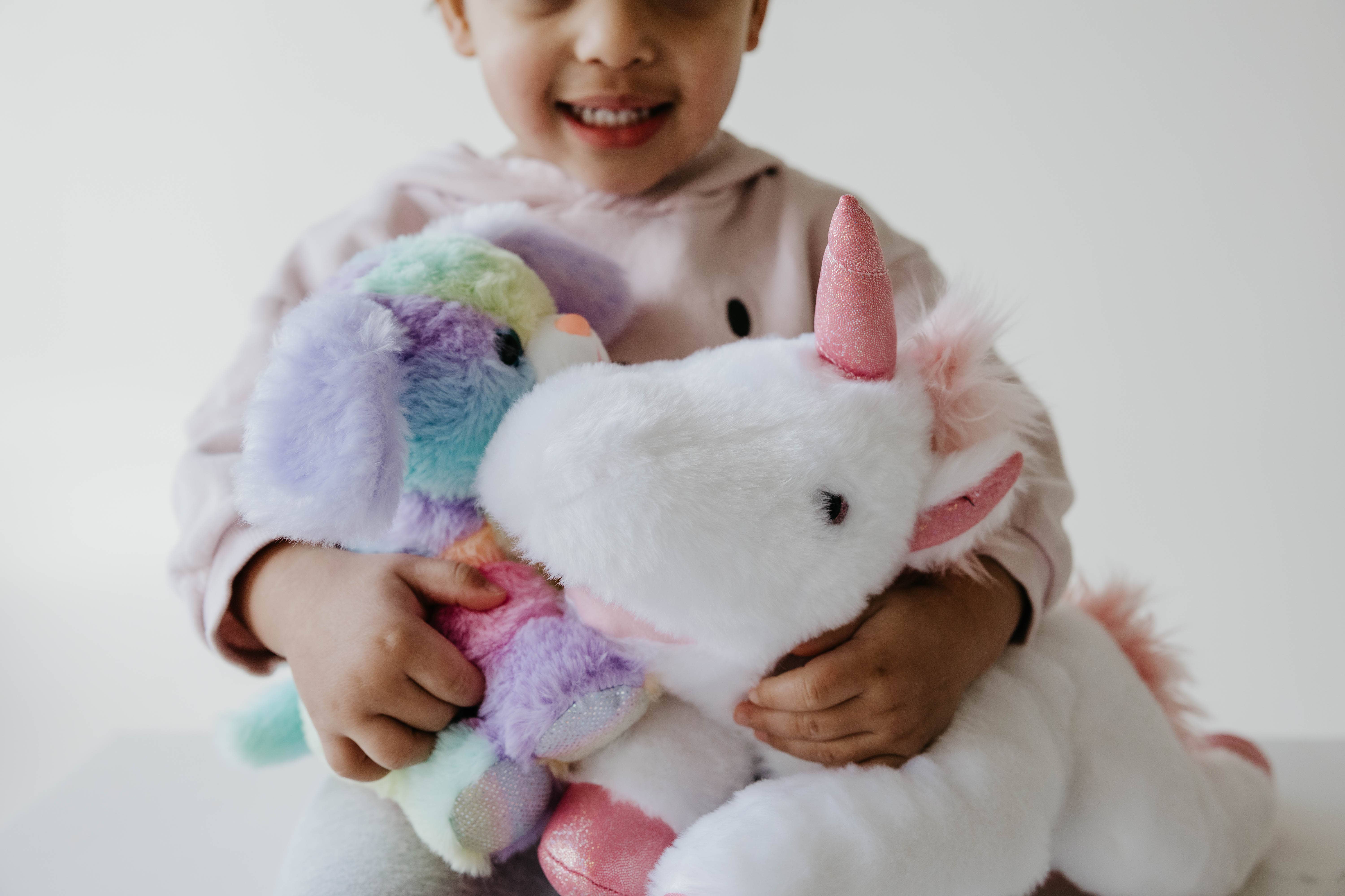 The Petting Zoo – wholesale Docka - Barn och baby – 17" (43 cm) Interaktiv Handdocka Enhörning Mytisk/Fantasi1