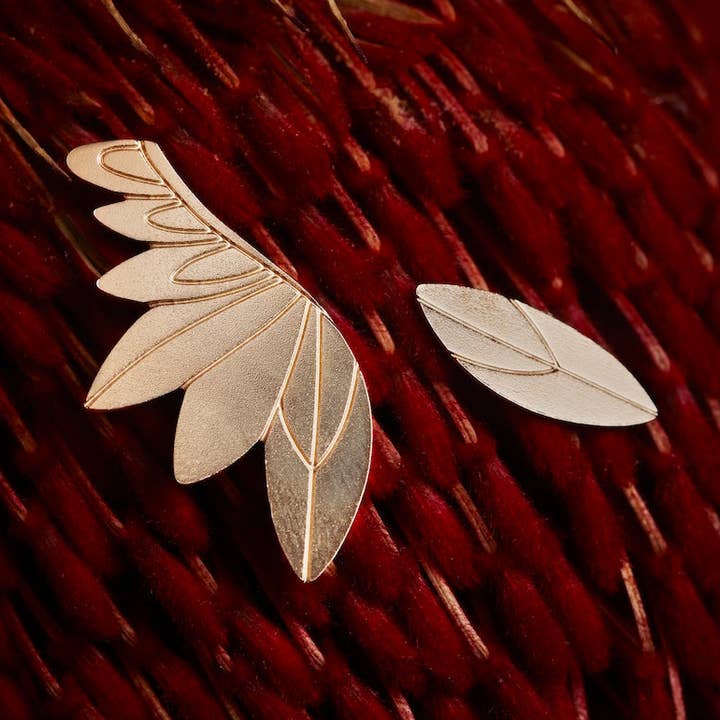 ORECCHINI CON PIUMAGGIO ARRAMPICATORI per la vendita all'ingrosso da parte di Nadja Carlotti