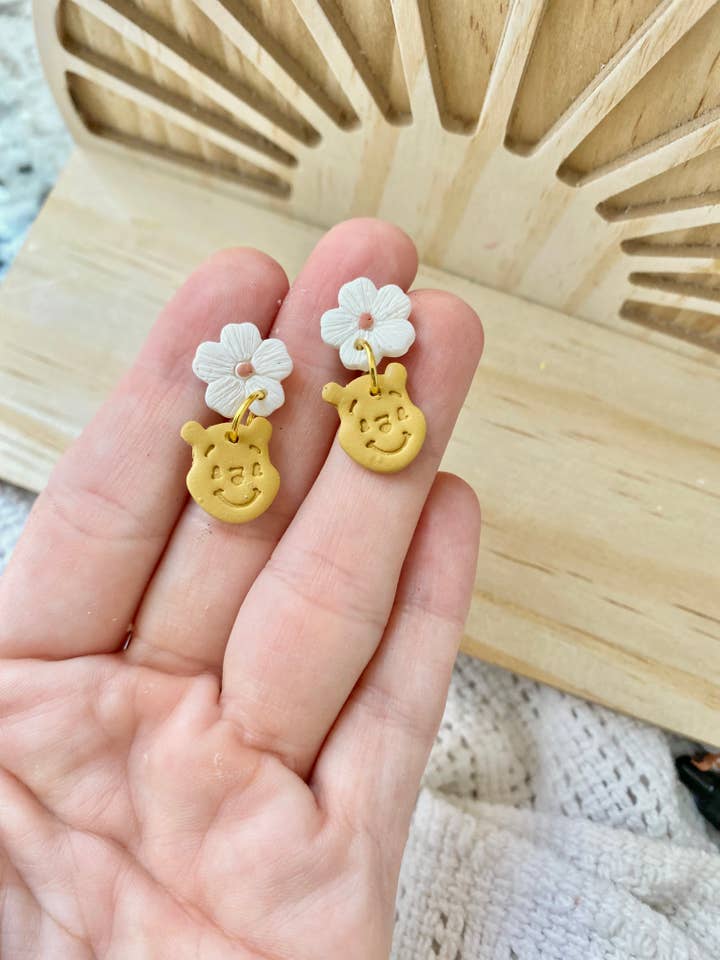 boucles d'oreilles pendantes ourson délicat pour la vente par Terra Made