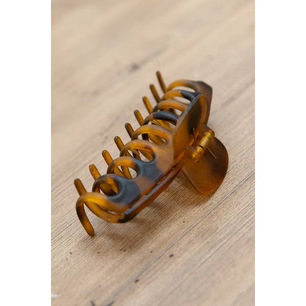 JOSSLYN by wall to wall - Wholesale Hair Clip - Women's - MATTE TORTOISE HAIR CLAW CLIPS | 40H500