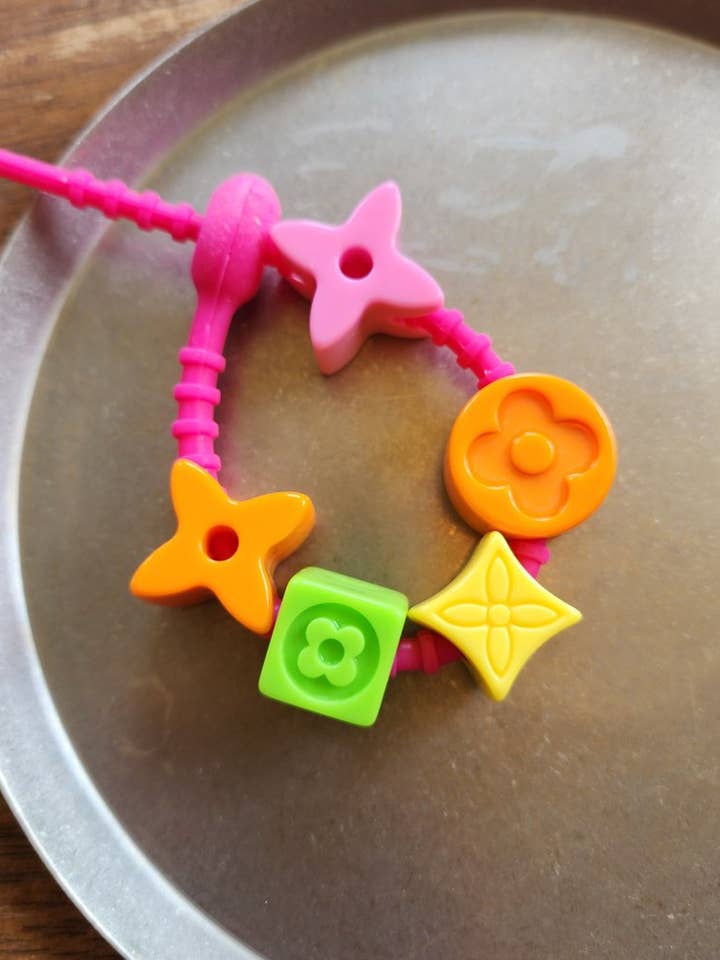 Lenore Porta-chaves | Charms de Símbolos Ousados, Kitschy e Divertidos por atacado de MOND HAUS