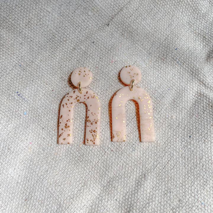 Callie Studs - Pink med Guld for engroshandel hos Like Wildflower