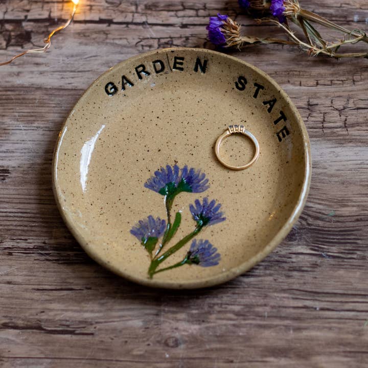 Tara Kothari – wholesale Smyckesfat – RELAX - Pressad blomma keramik smycken maträtt