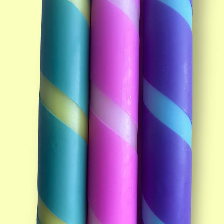 The Colour Emporium - Vente Bougies/bougeoirs coniques - Trio de bougies de dîner VIVID FUSION DIP Dye5