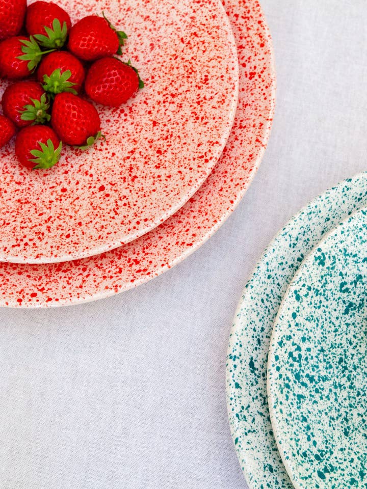 Stor tallrik med röda fläckar för wholesale av Marobali