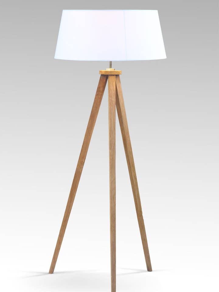 Lampadaire Threepod pour la vente par BOIS BLANC HOME LTD