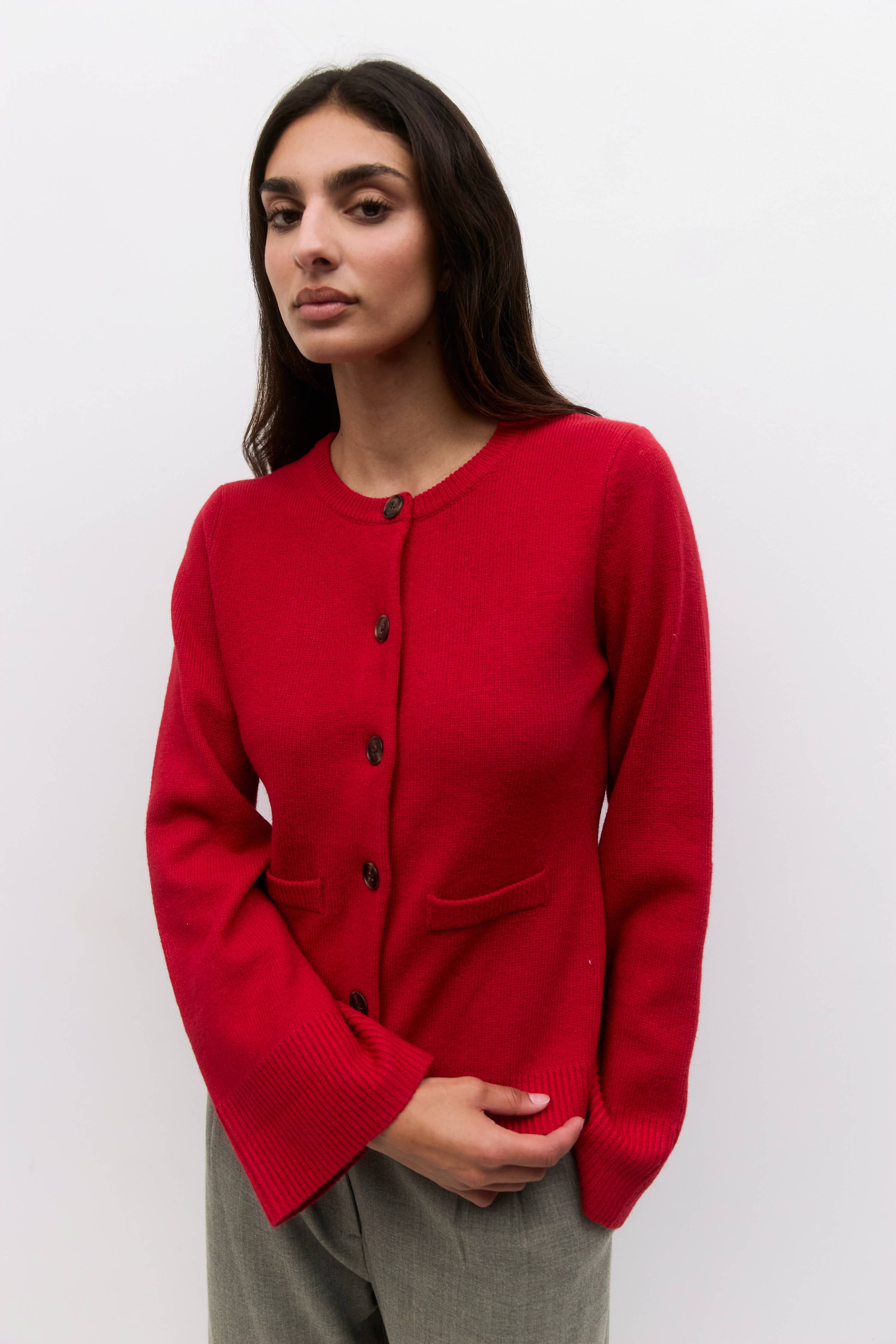 MOD REF – Engroshandel Cardigan - Dame – The Tyler Cardigan | Kvindesweater med klokkeærmer og knapper22