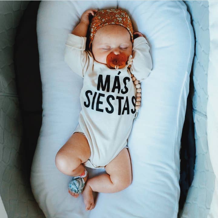 Mere Siestas Økologisk Baby Onesie & Toddler Tee for engroshandel hos Urban Baby Co.