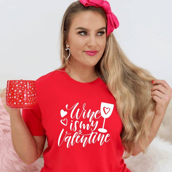 Wine Is My Valentine- Chemise pour la Saint-Valentin pour la vente par Quality Time Designs Co