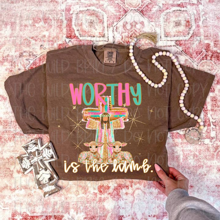 Worthy Is The Lamb Gildan Sweater voor wholesale door Sweet Tees & More