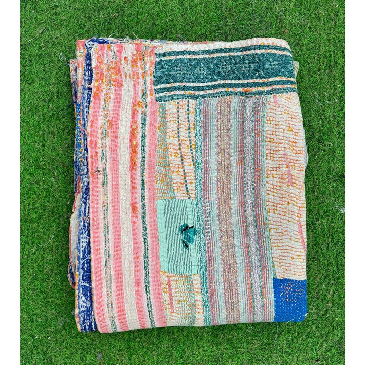Bhawana Handicrafts - Venta al por mayor Edredones acolchados - Edredones Kantha vintage especiales, colchas de algodón hechas a mano en la India