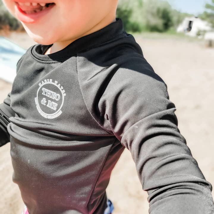 Maillot de bain anti-UV garçon - Noir pour la vente par Rufflеѕ & Bоwtіеѕ - Affordable Boys & Girls Clothing